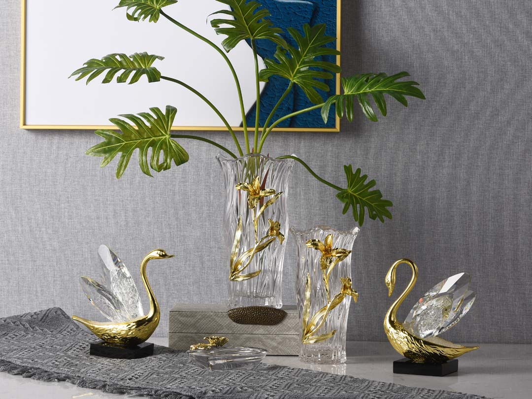 Golden Swan Decor Sculpture with Mesh Crystal