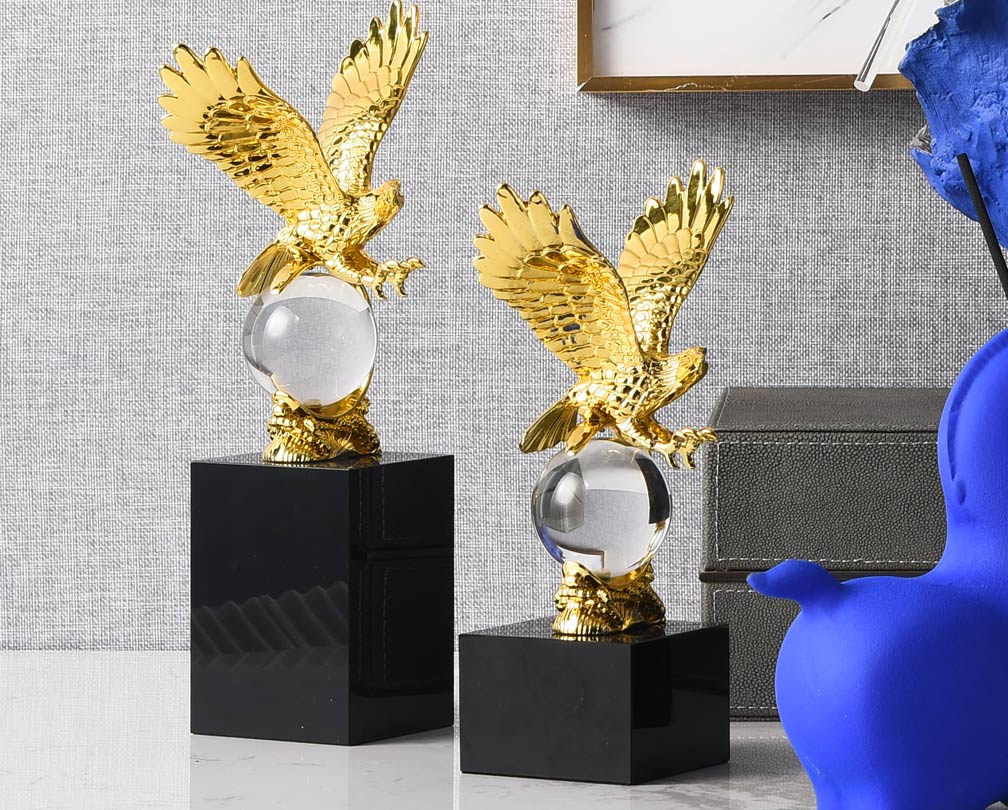 Luxury golden eagle decoration handicraft sculpture